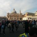 Piazza San Pietro gremita di fedeli